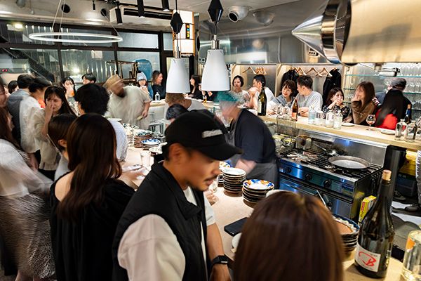 ジャンルにとらわれない料理を楽しめる立ち飲み「Higgledy Piggledy」が渋谷・桜丘にオープン
