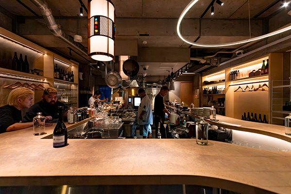 ジャンルにとらわれない料理を楽しめる立ち飲み「Higgledy Piggledy」が渋谷・桜丘にオープン