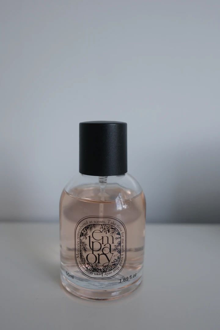 軽やかにまとえる韓国フレグランス｜シャツコーデの日に使いたいTEMPORARY“Mon Paris Floral”_3