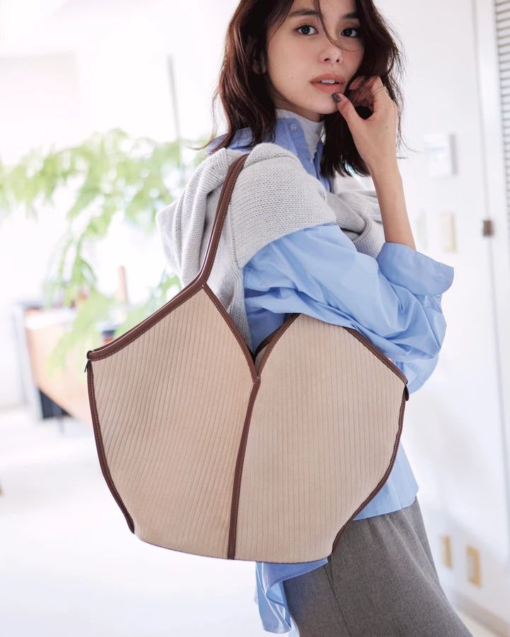 佐藤晴美 バッグコーデ
