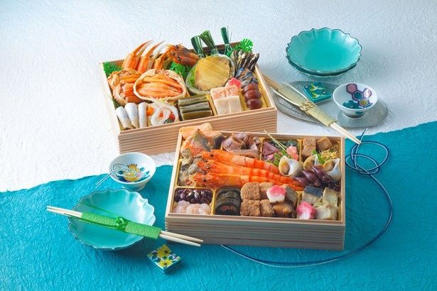 天然ぶりやほたるいかなど北陸の美味を詰め込んだ「和風二段 北陸づくし」(2万4800円)