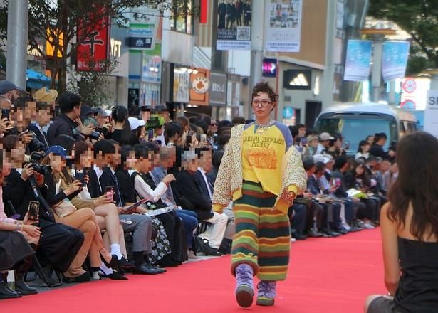 ショーのコンセプト「渋谷的 ENKAN」を、「RE.」の観点で紐解いて演出