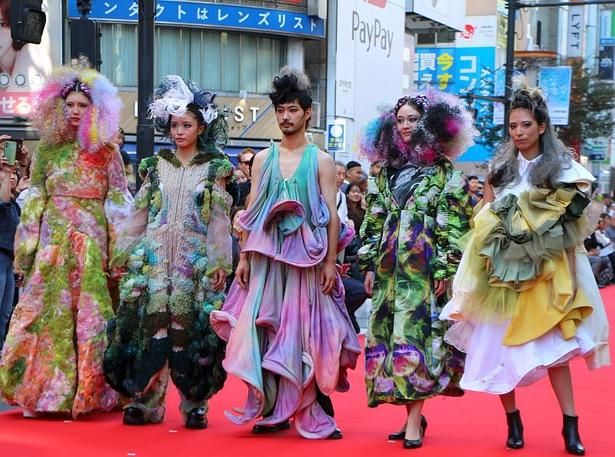 学生たちの自由な発想でデザインされたファッション