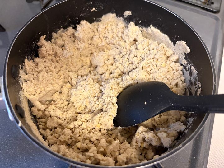 栗きんとんを作る様子