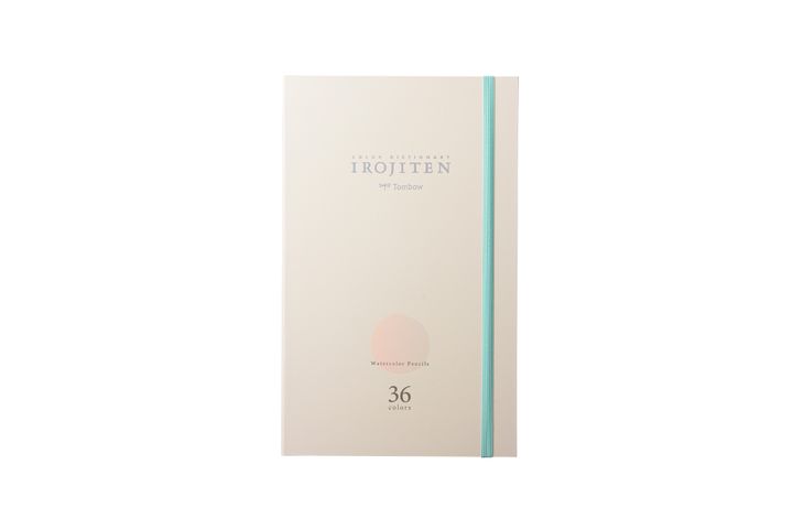 〈トンボ鉛筆〉の水彩色鉛筆。まるで一冊の本のような佇まい