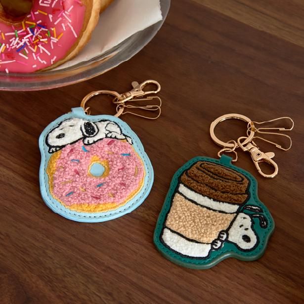 「SNOOPY さがら刺繡キーホルダー」(各1430円)