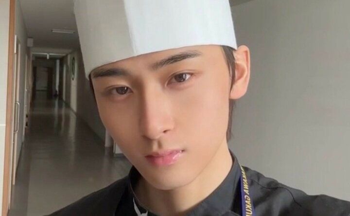 【写真・画像】平野紫耀似の19歳カフェ店員、初彼女ができた小5の頃の写真を公開「これはモテる」「かわいい！」絶賛の声 1枚目