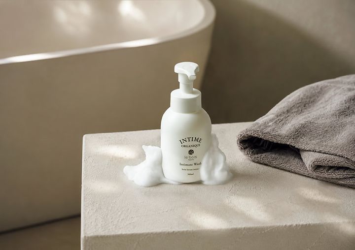ふんわりとした泡でやさしく洗い上げる。アンティーム ウォッシュ 300mL 2970円（サンルイ・インターナッショナル）