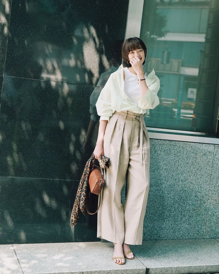 佐藤栞里 ブラウスコーデ