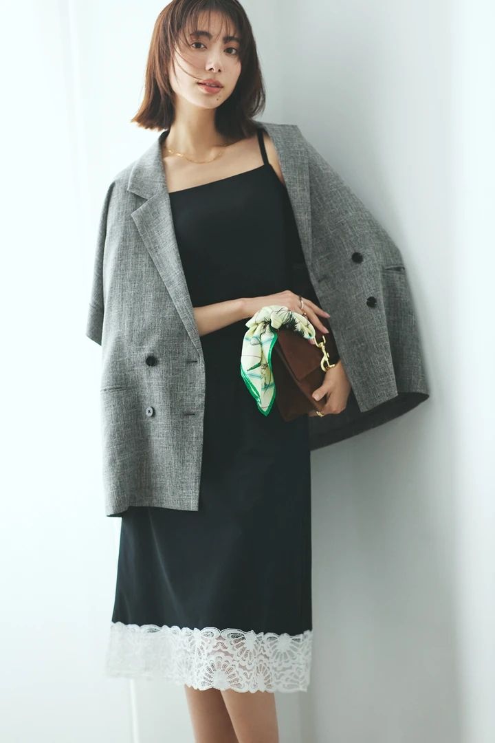 土屋巴瑞季 シンプルで洗練見え、かつ機能美も備えたブラトップはジャケットのインにも重宝