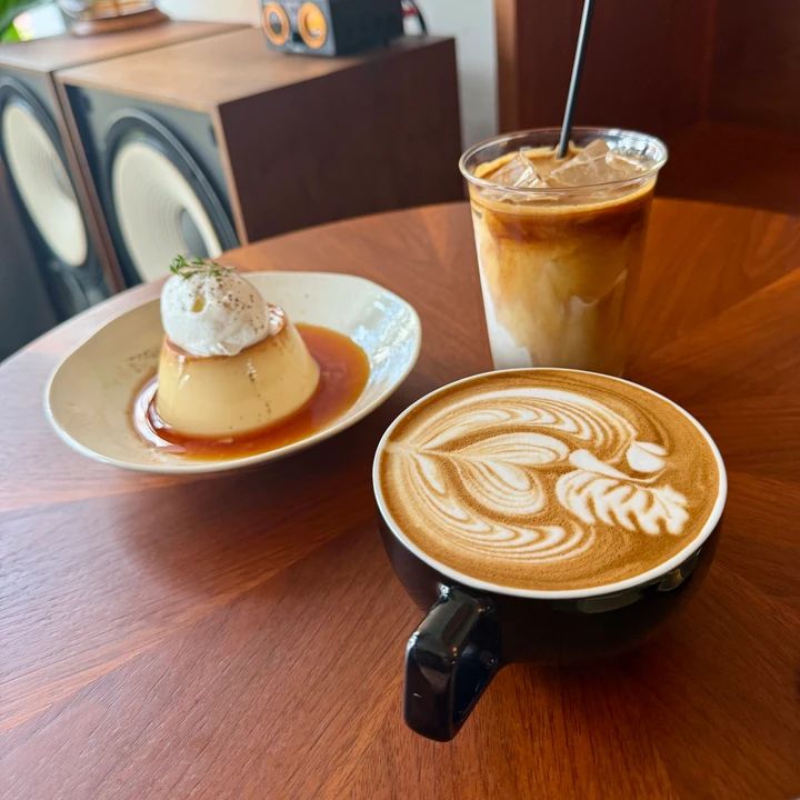 LIWEI COFFEE（リウェイコーヒー）のホットラテ、アイスラテ、プリン