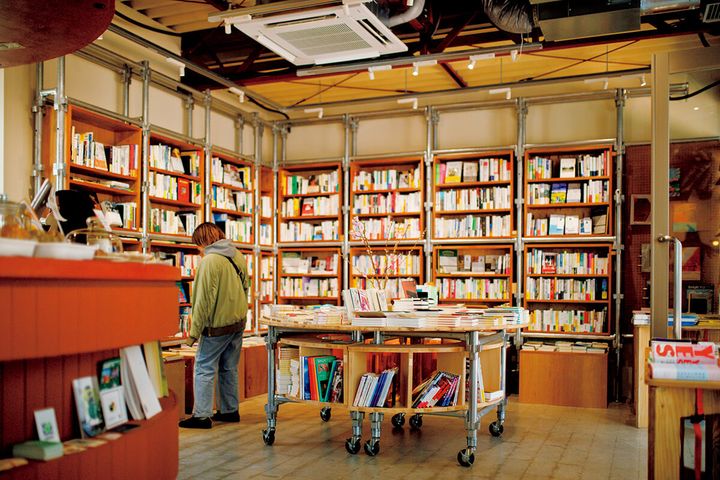 学芸大学〈COUNTER BOOKS〉店内