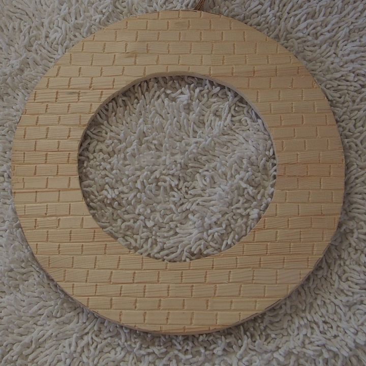 ベースをカットして彫刻刀で彫ります