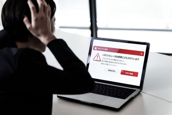 パソコンやスマホの画面上に「ウイルスに感染しています」という警告が出ても慌てないこと（画像はイメージ）