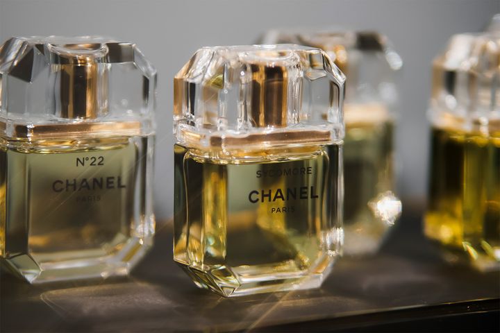 来年発売予定の新作フレグランスのボトル