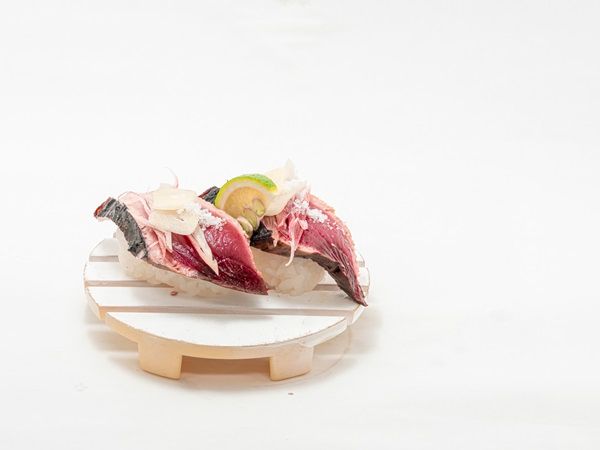 グルメ回転寿司「廻鮮江戸前すし魚魚丸」が名古屋市天白区にOPEN！藁焼きショーで炙ったかつおにぎりも記念価格に