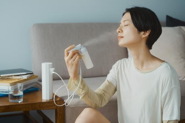 片手でシュッとするだけ。毎日手軽にできる炭酸×成分の土台スキンケア「MEGLY」