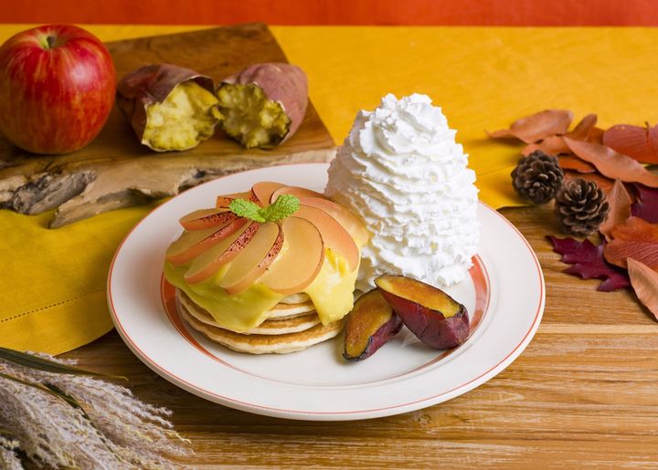 「さつまいもとリンゴのブリュレパンケーキ」（税込 2398円） width=