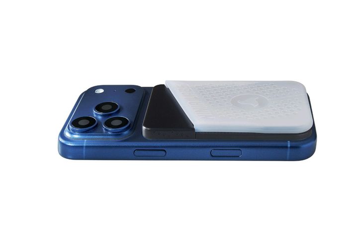 必要なときだけピタッと装着できる「MagSafe Flex Pouch」