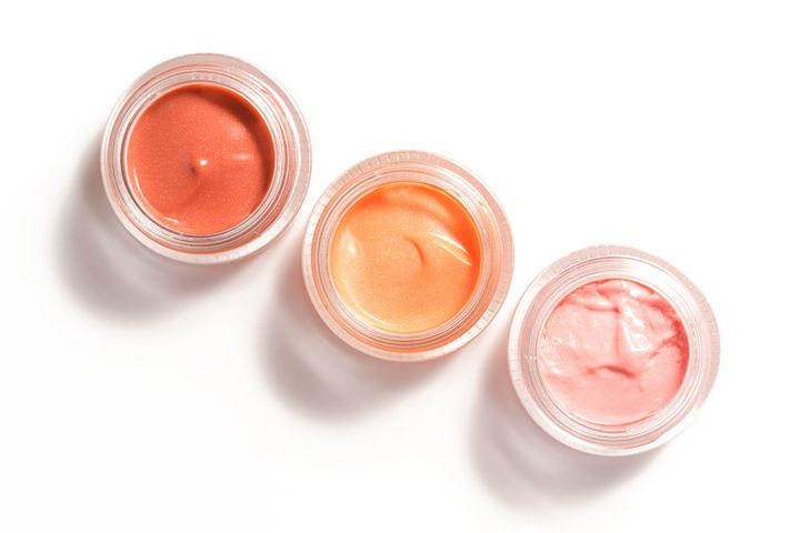 リップを丸型容器に移したイメージ コスメ