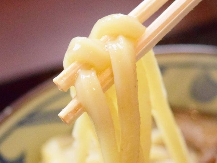 うどんは丸亀製麺らしいコシの強さ
