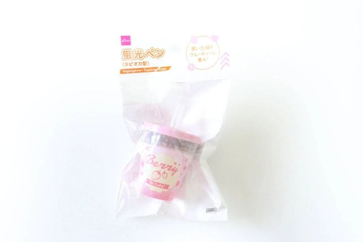 タピオカ型蛍光ペン「Berry」のパッケージが透明な袋に入っている