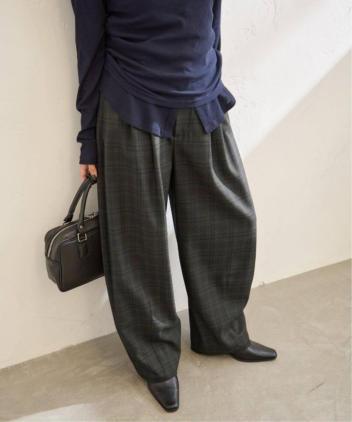 画像: 「ウールライクストレッチスコクーンパンツ」￥16,500 出典：ジャーナル スタンダード