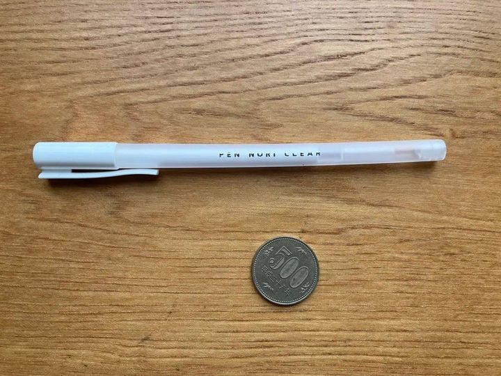 セリア：透明になるペン型のり