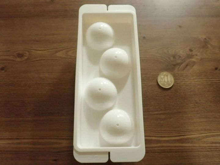 ダイソー：アイスボールメーカー(4.5cm)
