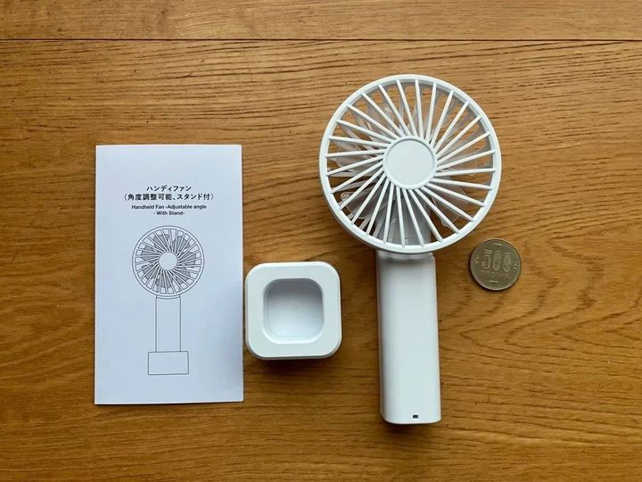 ダイソー：ハンディファン(角度調整可能、スタンド付)