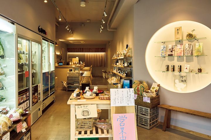 東銀座〈重津商店〉店内