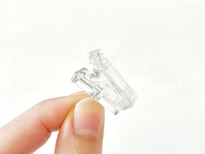 セリアの透明な『極小クリップ』の使い方！大切な思い出を楽しく飾るのにぴったり→まさにハイブリッドなアイテムでした。