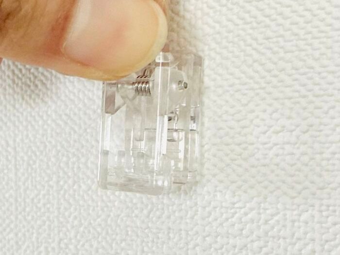 セリアの透明な『極小クリップ』の使い方！大切な思い出を楽しく飾るのにぴったり→まさにハイブリッドなアイテムでした。