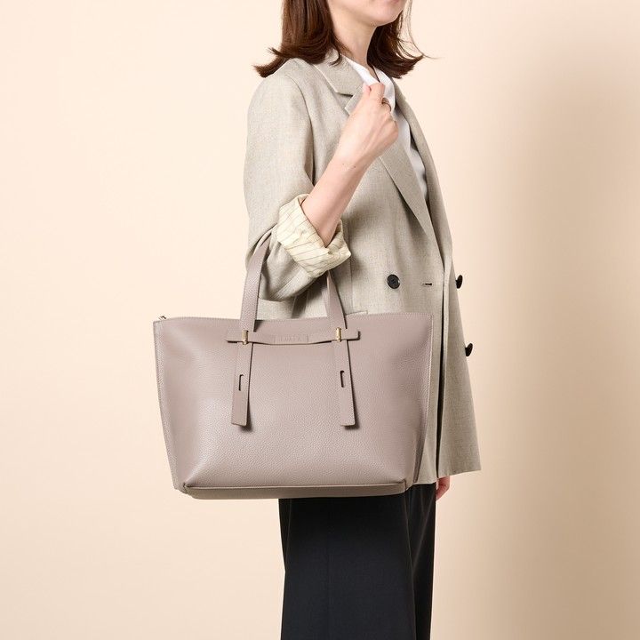 フルラ Furla Giove トートバッグ L 着用画像