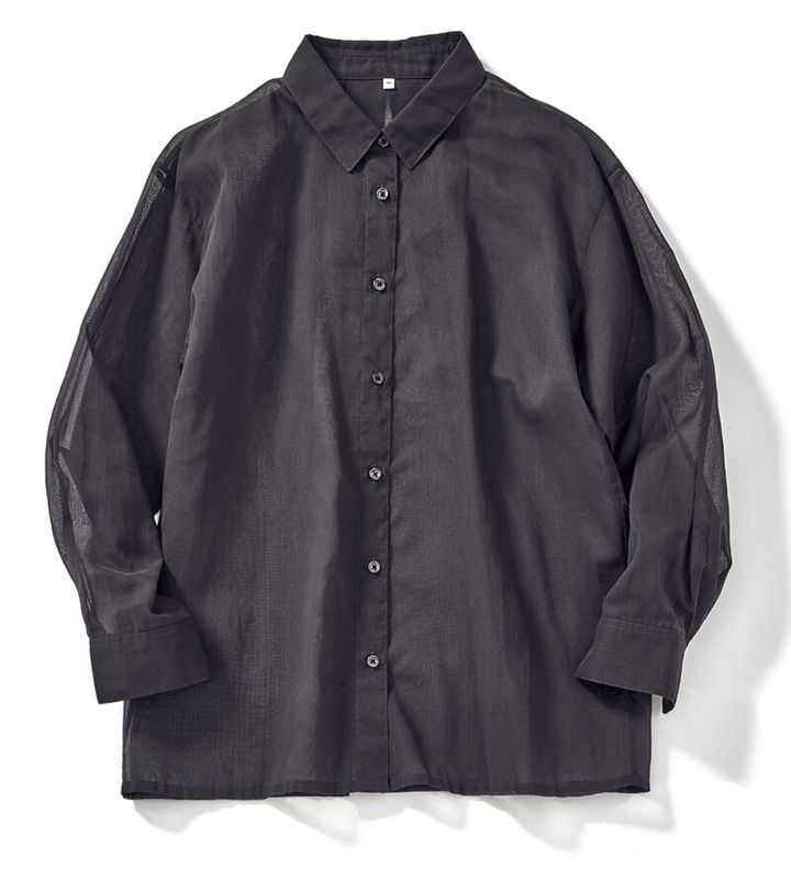 シアーシャツ￥3,990／無印良品 銀座