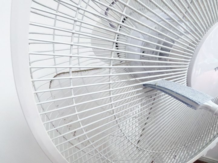 すき間が狭い部分には先端を使用