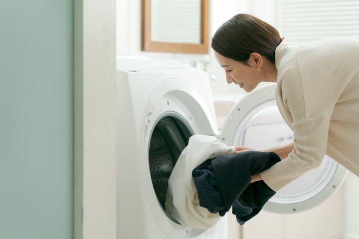 洗濯時に衣類にカビや雑菌が繁殖するのを防ぐには？（画像はイメージ）