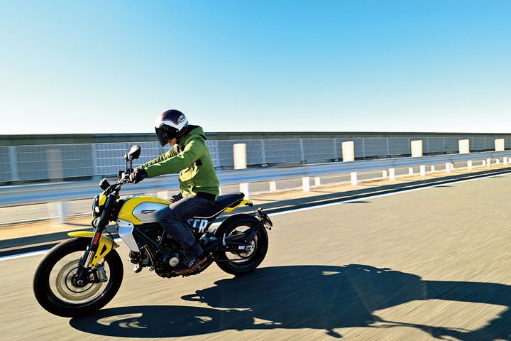 【DUCATI・Scrambler Icon】ドゥカティ・スクランブラー最新モデル｜進化したトラクションコントロールとライディング性能［深堀りバイク日誌］