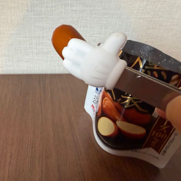 【ダイソー】モッパン動画の「アレ」発見！手が汚れない110円「スナック用トング」が便利すぎた