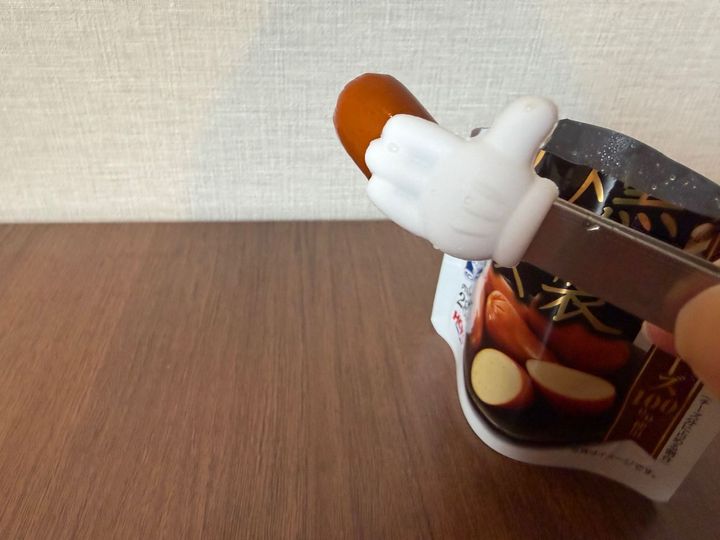 【ダイソー】モッパン動画の「アレ」発見！手が汚れない110円「スナック用トング」が便利すぎた