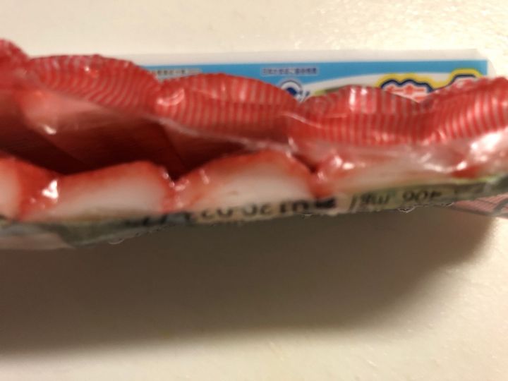 カニカマのパッケージは、開け方を変えるだけでメリットがあったなんて！