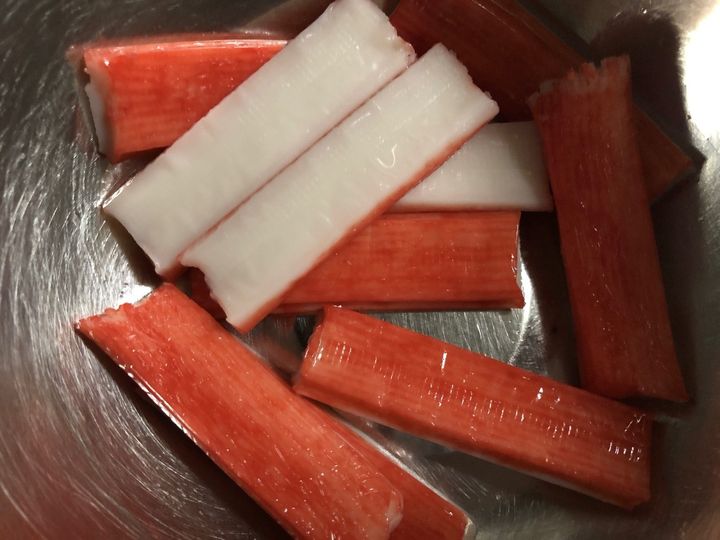 カニカマのパッケージは、開け方を変えるだけでメリットがあったなんて！