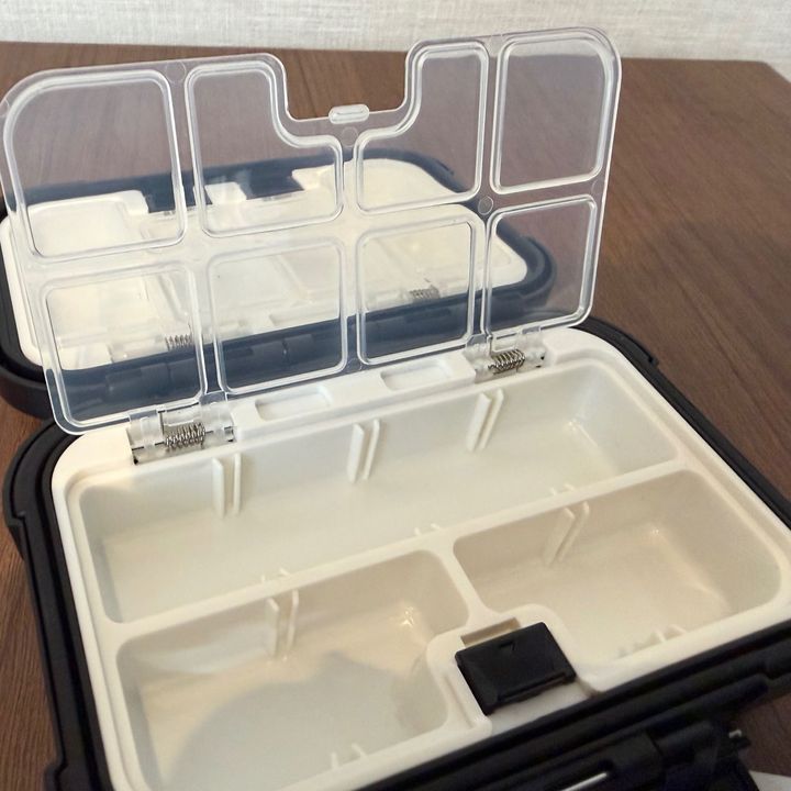 えっ、片手で開くの？ダイソーの隠れた名品！550円「タックルボックス」が小物収納に超便利だった
