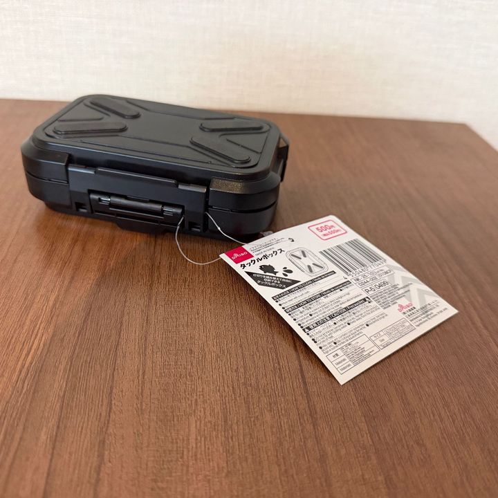 えっ、片手で開くの？ダイソーの隠れた名品！550円「タックルボックス」が小物収納に超便利だった