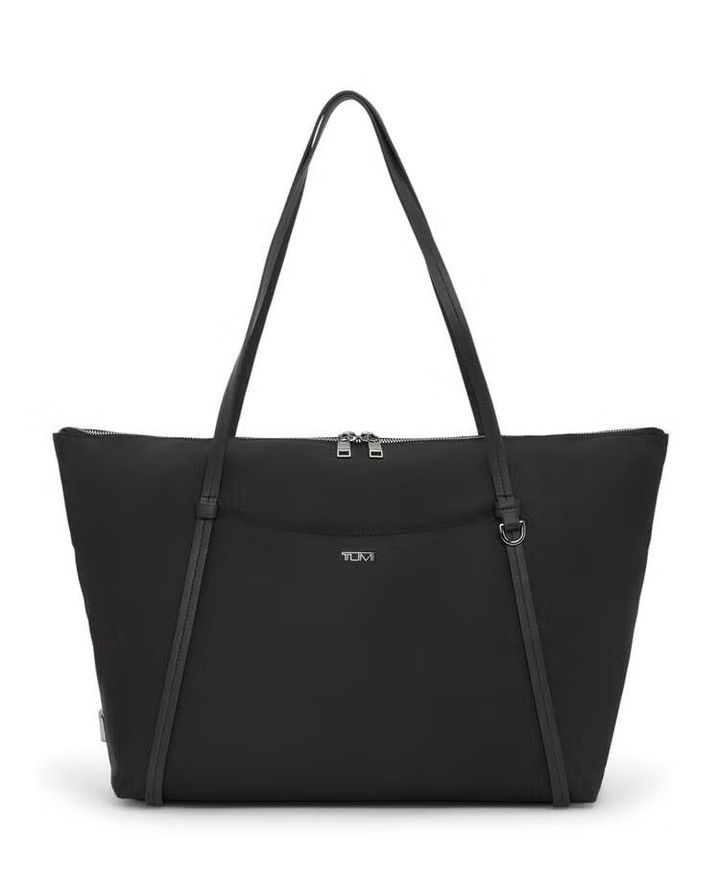 トゥミ VOYAGEUR Qトート ￥53900 ブラック／ガンメタル