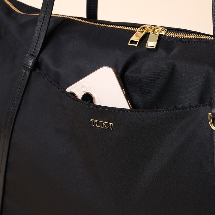 トゥミ VOYAGEUR Qトート フロントポケット