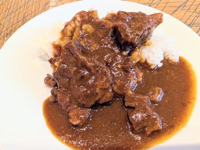 「新進気鋭 STEAK HOUSE SHINSHINKIEI 和牛カレー」実食