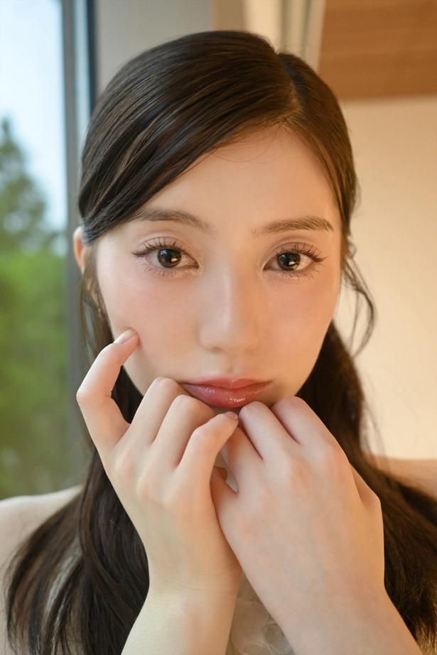 モデルの中野恵那さんが1st写真集『LAVENDER』を発売
