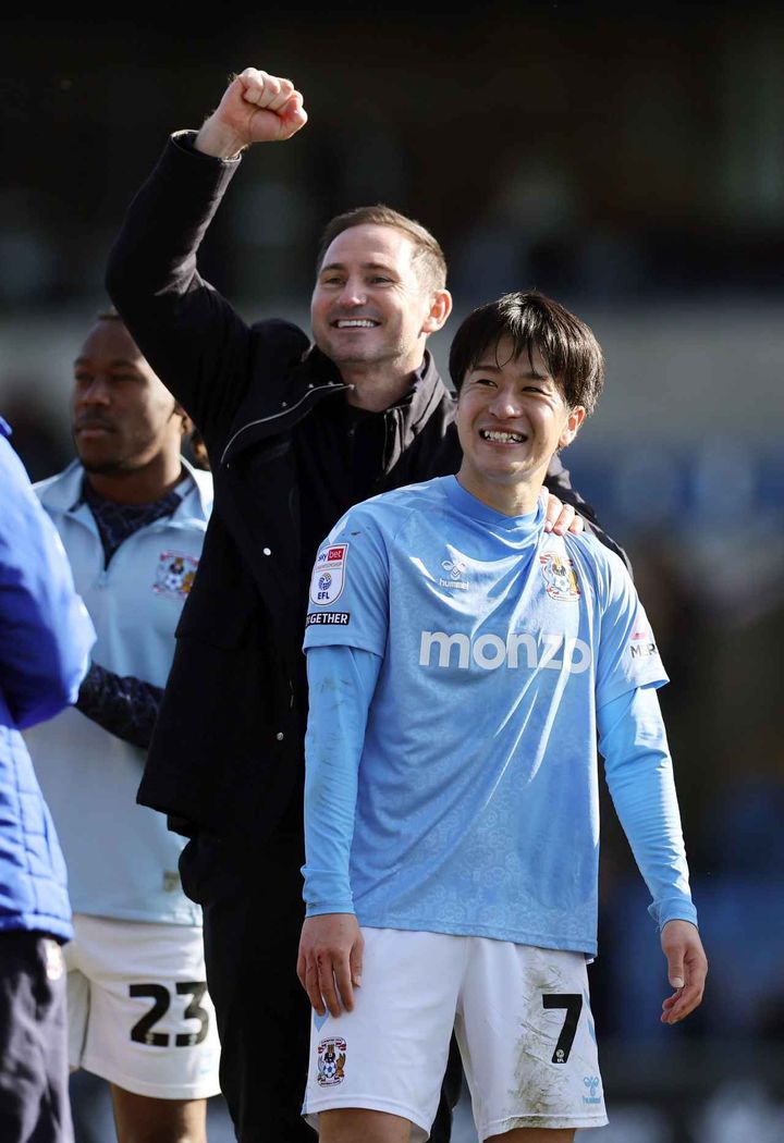 画像: ランパード監督と坂元 (C)Getty Images