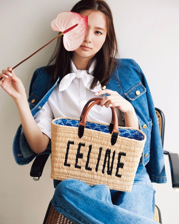 新川優愛 バッグコーデ